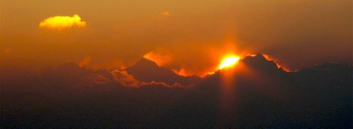 lever de soleil sur la jungfrau large.jpg