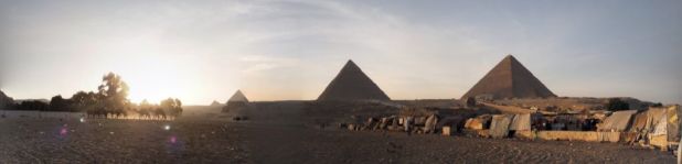 Pyramide-gizeh-panorama-dromadaire-1024x247.jpg