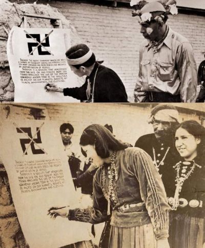 Photo publiée le 28 février 1940 de l'artiste Hopi Fred Kabotie (à gauche) et de l'Apache Miguel Flores (à droite), ainsi que d'autres tribus indiennes d'Arizona, signant le document en parchemin interdisant l'utilisation de la croix gammée dans tous les motifs de leurs vanneries, couvertures et autres objets artisanaux, contre "l'acte d'oppression" nazi, à Tucson, en Arizona.