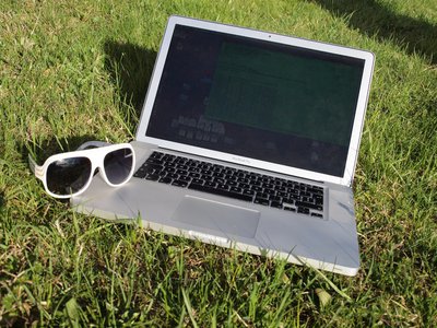 macbook de martouf au soleil.jpg