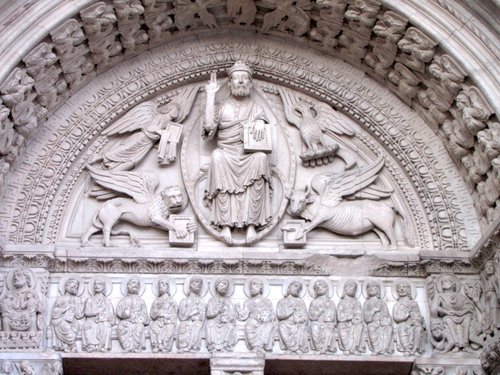 Tétramorphe animaux ailé aigle taureau lion ange cathédrale Arles.jpg