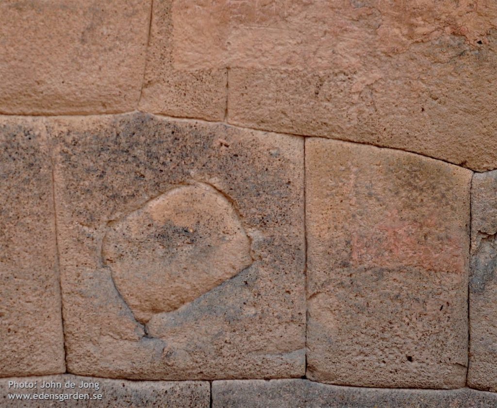 pierre moulee Raqchi perou mur cyclopene patch inclusion