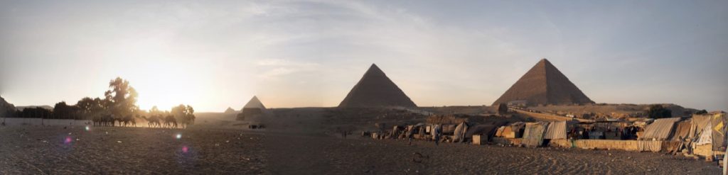 pyramide gizeh panorama dromadaire